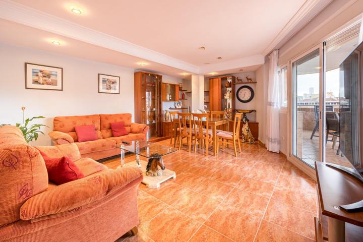 Ático reformado, de 4 dormitorios y 2 baños, con espectacular terraza, en el corazón de Benidorm photo 0