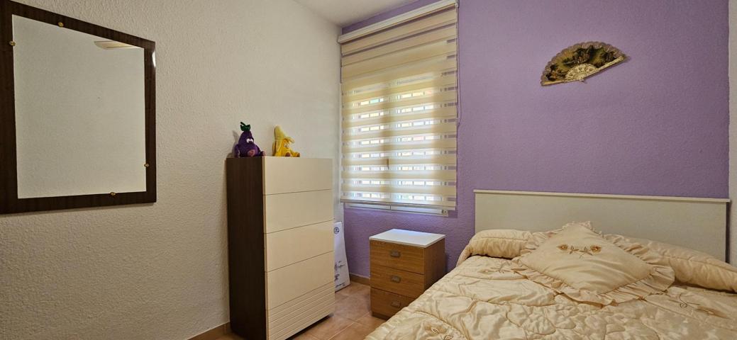 Planta baja en urbanización cerrada de 3 dormitorios, con parking y piscina. Cerca de la playa. photo 0
