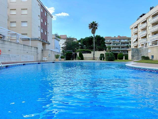 Planta Baja en L’Estany, Calafell: Primera Línea de Playa con Piscina photo 0