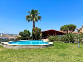 Encantadora casa de madera con piscina en la Urbanización Oasis del Vendrell photo 0