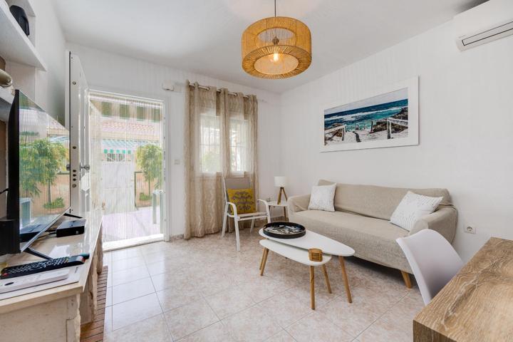 A la venta dúplex con Licencia de Alquiler Turístico vigente en Los Altos Manzana III, Torrevieja, Alicante photo 0
