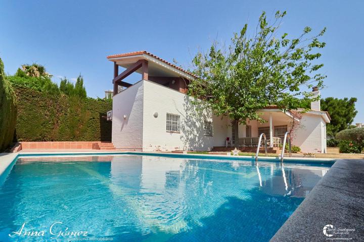 CHALET CON CON JARDIN Y PISCINA EN CALAFELL RESIDENCIAL. photo 0