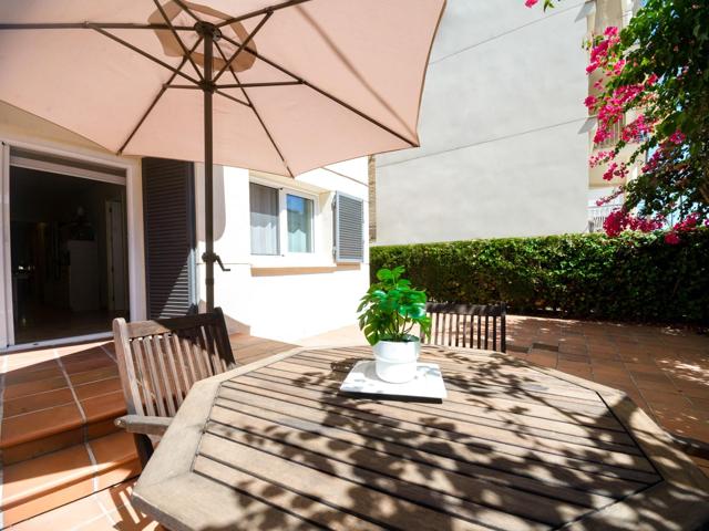 🌴 Planta baja reformada a solo 50 metros del mar: amplitud, confort y ubicación inmejorable 🏖️ photo 0