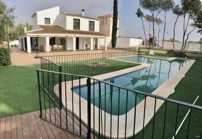 ESPECTACULAR CHALET EN PUEBLO LEVANTINO photo 0