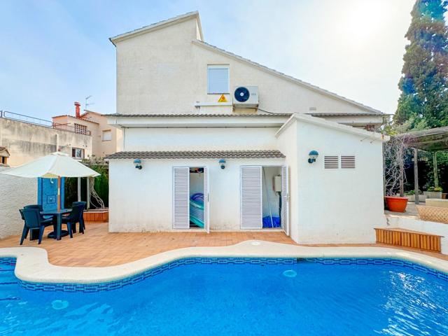 Preciosa casa ideal para una gran familia ubicada cerca de la Playa, de Renfe y Comercio. Visitala. photo 0