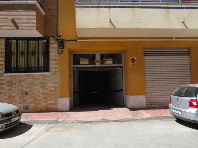Plaza de garaje de buen tamaño cerca de Bankia en av.Habaneras photo 0
