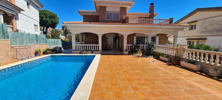 Chalet con piscina y con gran garaje photo 0