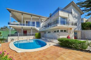 Chalet Independiente en Venta - Un Oasis de Confort y Estilo photo 0