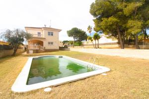 CHALET DE LUJO CON GRAN PARCELA EN SEGUR DE CALAFELL CENTRO photo 0