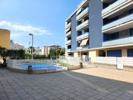 Junto a la playa con piscina. photo 0
