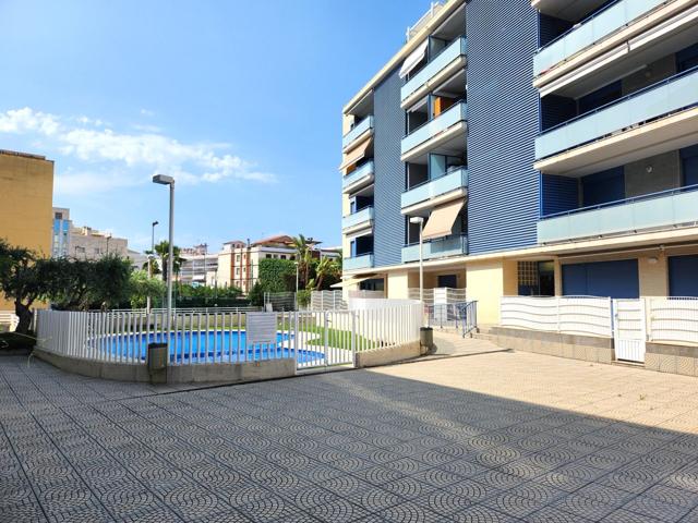 Junto a la playa con piscina. photo 0