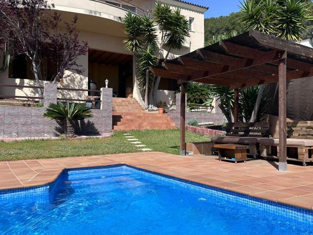 Espectacular casa en una planta y con piscina photo 0