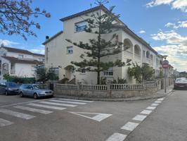 CASA ESQUINERA EN EL VENDRELL photo 0