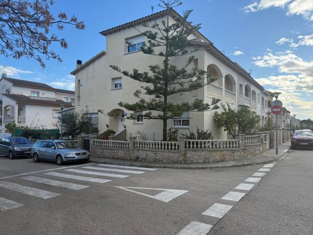 CASA ESQUINERA EN EL VENDRELL photo 0
