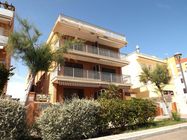 Exquisito apartamento en primera línea lateral al Mar photo 0