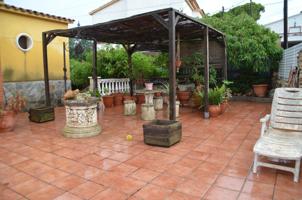 Chalet con Gran Parcela y Piscina Privada en Cunit photo 0
