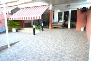 MAGNIFICA CASA ADOSADA CON VISTAS DESPEJADAS photo 0