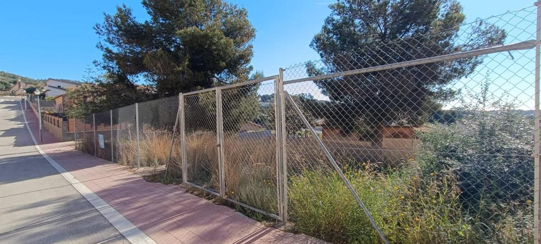 Terreno urbano en venta en Roda de Barà photo 0