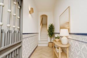 Oportunidad en pleno centro de Almería: vivienda con local y solárium para reformar a tu gusto photo 0