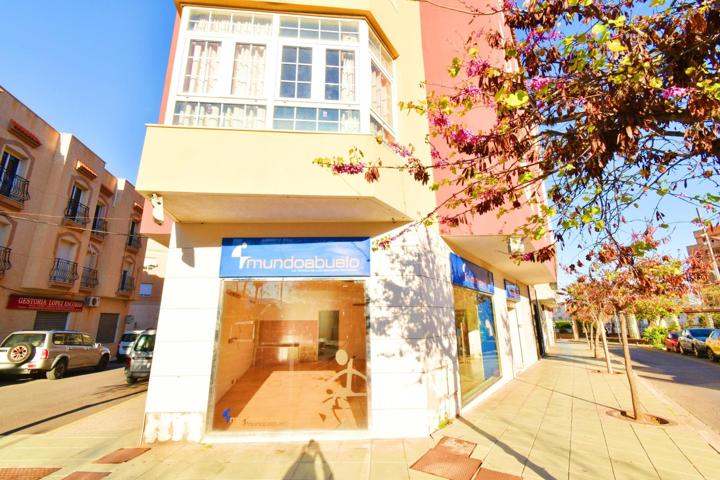 ¡Oportunidad única! Local comercial en venta con excelente visibilidad photo 0