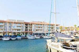 Espectacular piso con orientación sur, vistas al mar y en pleno puerto deportivo de Almerimar! photo 0