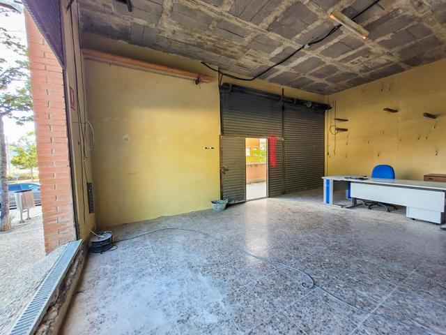 Local esquinero a la venta muy bien ubicado en Molins de Rei zona Riera Bonet photo 0