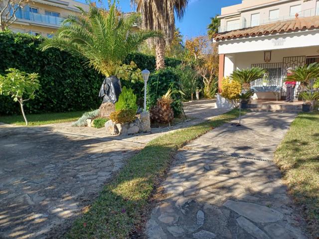 Casa única a la venta en la zona Pla de Sant Pere Les Salines Cubelles 1.170 m2 de parcela y POSIBIL photo 0