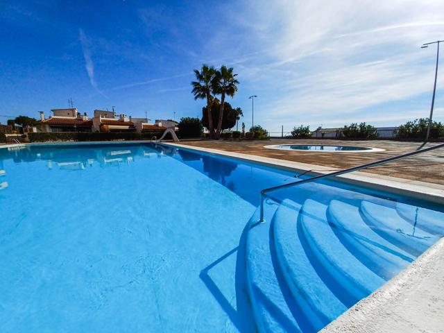 CASA ADOSADA ESQUINERA EN VENTA – MASÍA DE LA FONT, CALAFELL (TARRAGONA) photo 0