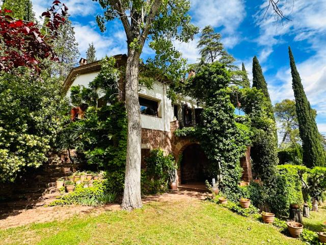 EXCLUSIVA CASA UNIFAMILIAR EN CASTELLVÍ DE ROSANES - GRAN PARCELA, PRIVACIDAD Y ENCANTO NATURAL photo 0