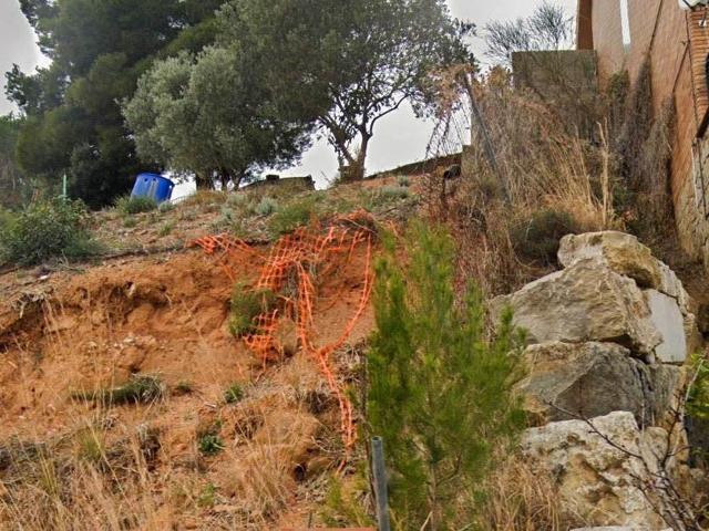 Parcela edificable a la venta de 544 m2 en Las Carpas de Abrera photo 0