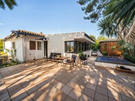 Casa con dos viviendas a la venta en urbanización Vallserrat de Sant Esteve Sesrovires photo 0