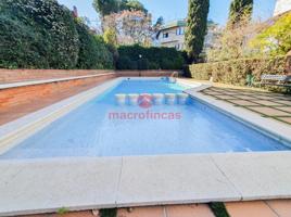 Espectacular planta baja con piscina en pleno corazón del Eixample de Sant Cugat del Vallés photo 0