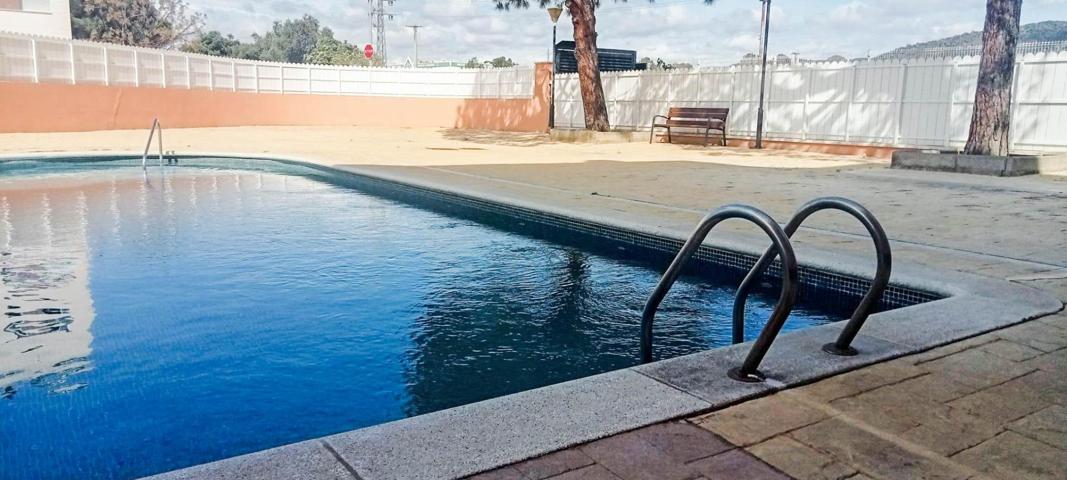 COMARRUGA Planta baja en venta con terraza, patio, piscina y parking zona El Francàs photo 0