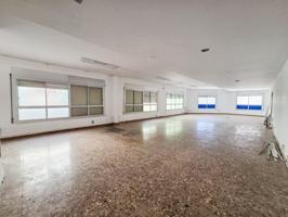 Primera planta de edificio de oficinas en alquiler en Barberá del Vallés photo 0