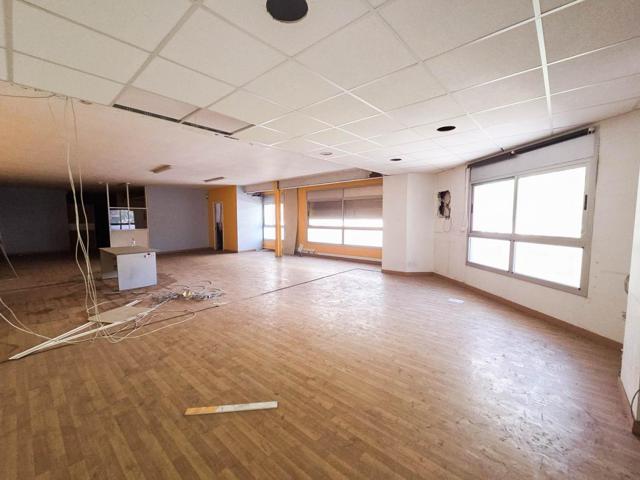 Segunda planta de edificio de oficinas en alquiler en Barberá del Vallés photo 0