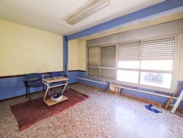 Tercera planta de edificio de oficinas en alquiler en el centro de Barberà del Vallès photo 0