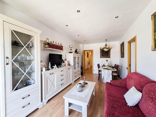 PISO A LA VENTA DE 4 HABITACIONES CON TERRAZA EN SANT BOI DE LLOBREGAT photo 0