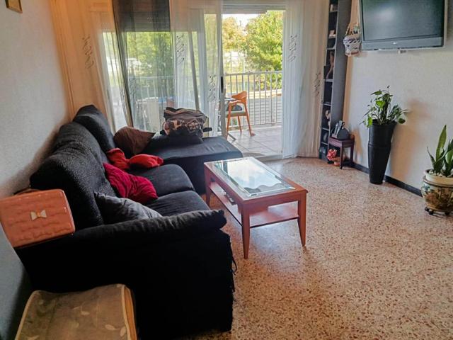 Planta baja en venta con amplia terraza a nivel de calle en Segur de Calafell — ¡a un paso del mar! photo 0