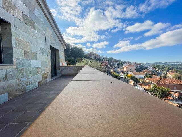 EXCLUSIVO CHALET EN VENTA CAN VILLALBA, ABRERA photo 0