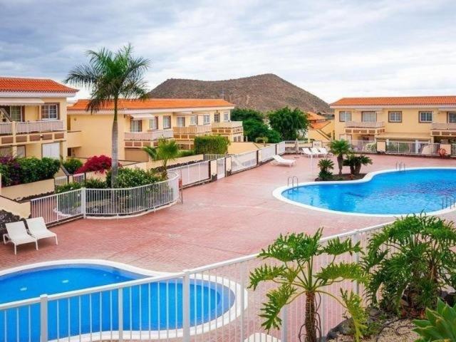 Chayofa. La finca. Piso 60 m2 mas terraza 12 metros en urbanizacion cerrada de calidad photo 0