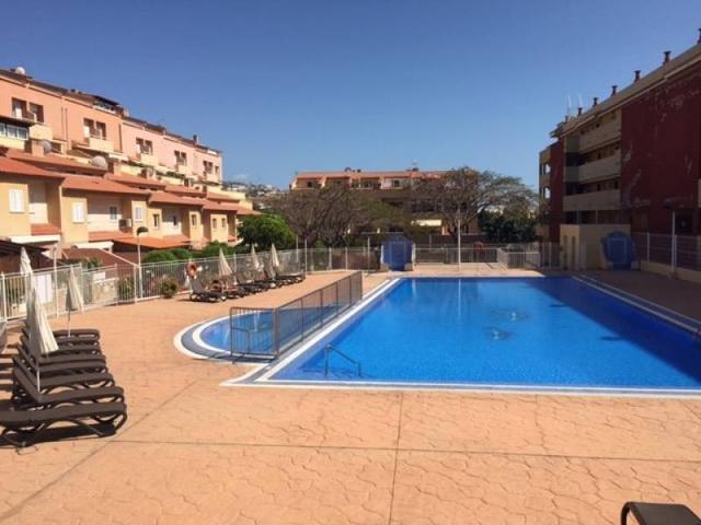 Adosado de 120 m2 en urbanización cerrada de calidad en costa Adeje. photo 0
