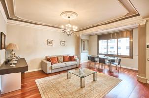 ELEGANTE VIVIENDA EN RAMBLA CATALUNYA photo 0