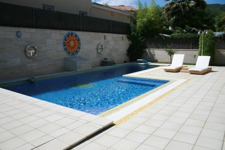 Exclusiva Casa en zona tranquila y Vistas muy agradables en Premia de Dalt. photo 0