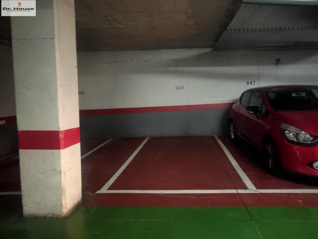 ¡¡Amplia plaza de garaje en Torre Atalaya!! photo 0