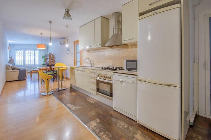 Descubre el encanto de tu nuevo hogar en el barrio de Vallcarca. photo 0