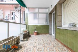Piso en venta a reformar y con terraza en Gran Via de les Corts Catalanes photo 0