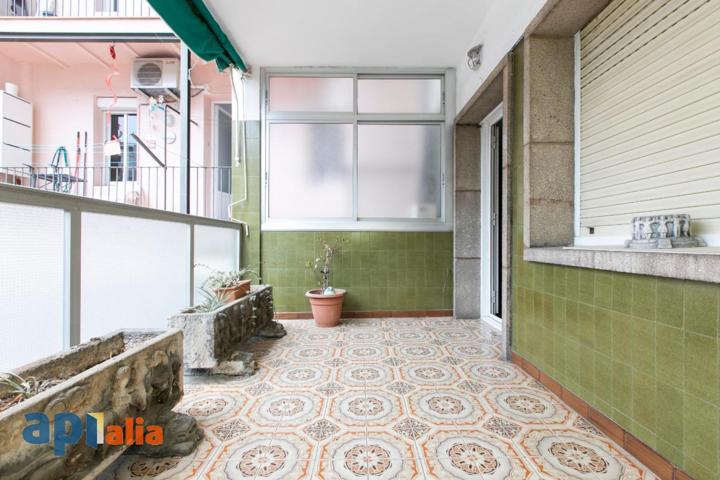 Piso en venta a reformar y con terraza en Gran Via de les Corts Catalanes photo 0