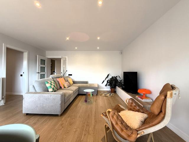 Precioso piso en venta en l'esquerra de l'eixample con mucha luz y plaza de parking. photo 0