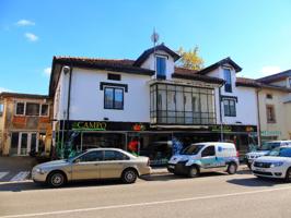 EDIFICIO EN PLENO CENTRO DE SARON. photo 0