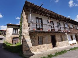 Casa Montañesa con amplia balconada. photo 0